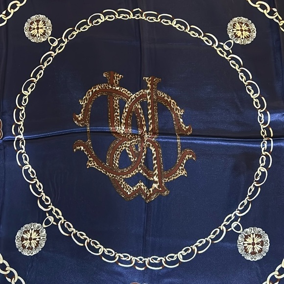 R-2222- Scarf Women's 100 % Polyester NWT - Picture 3 of 6